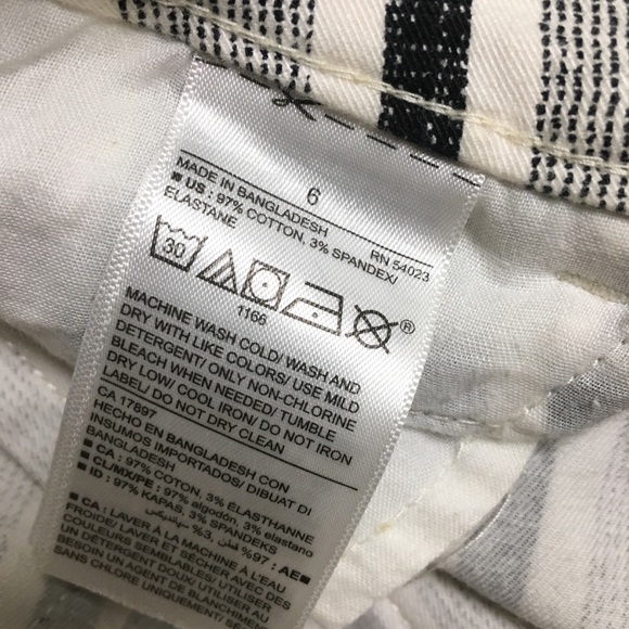 Black and white shorts - Picture 4 of 4